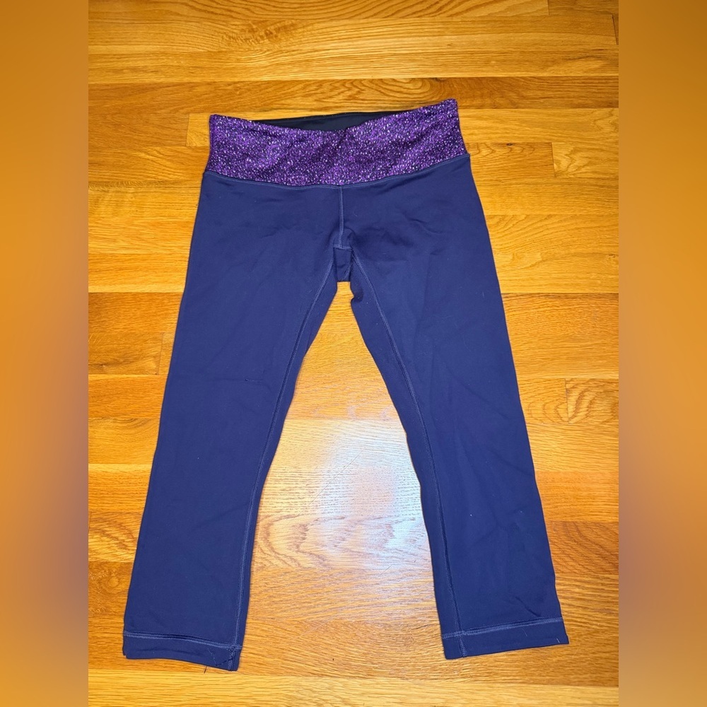 Lululemon Reversible Cropped Leggings Purple Black Size 8 Yoga Athleisure
